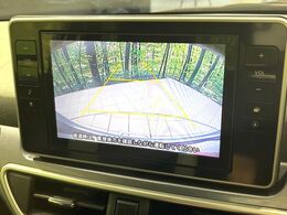 【バックカメラ】駐車時に後方がリアルタイム映像で確認できます。大型商業施設や立体駐車場での駐車時や、夜間のバック時に大活躍！運転スキルに関わらず、今や必須となった装備のひとつです！