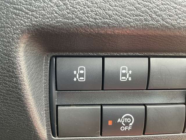 オートスライドドアは、運転席前にあるスイッチの操作でもオート開閉ができ、とても便利です。