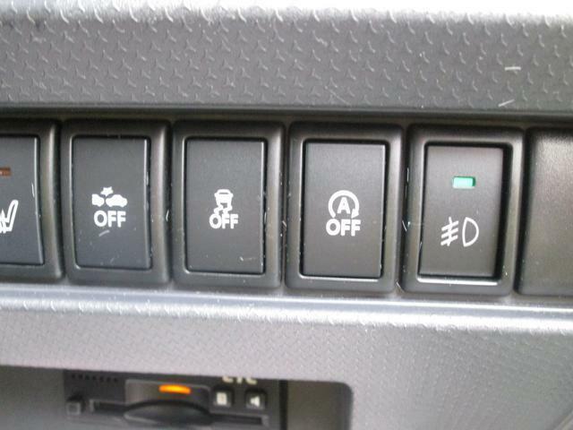 レーダーブレーキサポートオフスイッチ等のスイッチ類が運転席から届きやすい位置にまとまって配置されています。