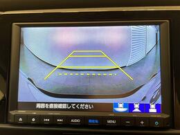 【バックカメラ】で駐車時に後方確認もできますので、大きな車の運転で不安な方も安心してお乗りいただけます！