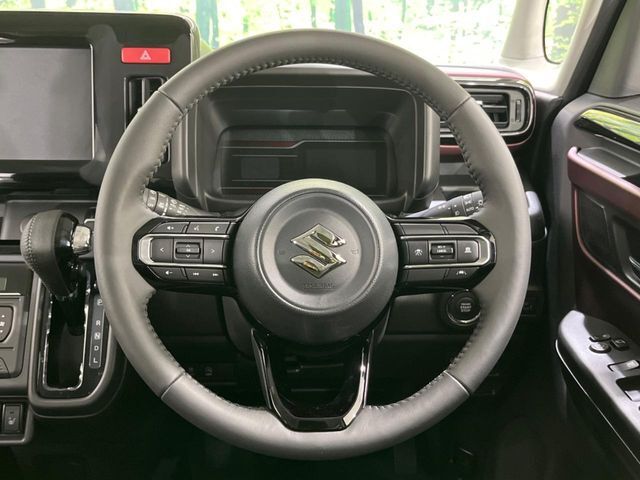 【純正革巻きステアリング】上質な革を使用することで、手にしっかり馴染みとても運転しやすいハンドルです♪