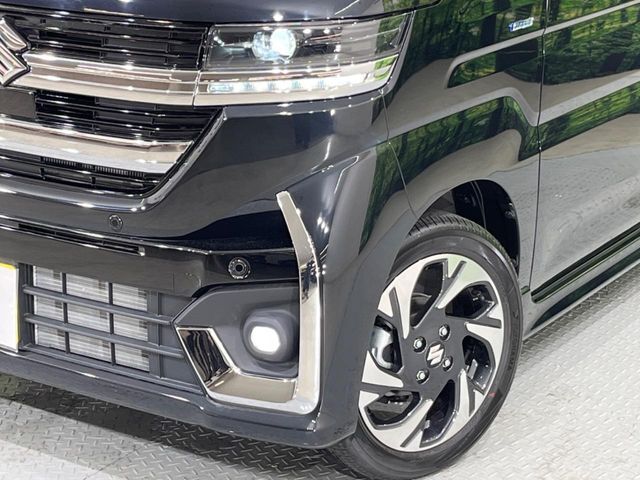 【LEDヘッドライト】悪天候や夜間走行時も良好な視界を確保し安心して運転できる高輝度LEDヘッドライトを装備！点灯速度が早く、消費電力も抑えられています。