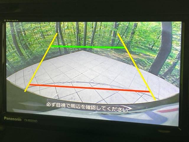 【バックカメラ】駐車時に後方がリアルタイム映像で確認できます。大型商業施設や立体駐車場での駐車時や、夜間のバック時に大活躍！運転スキルに関わらず、今や必須となった装備のひとつです！