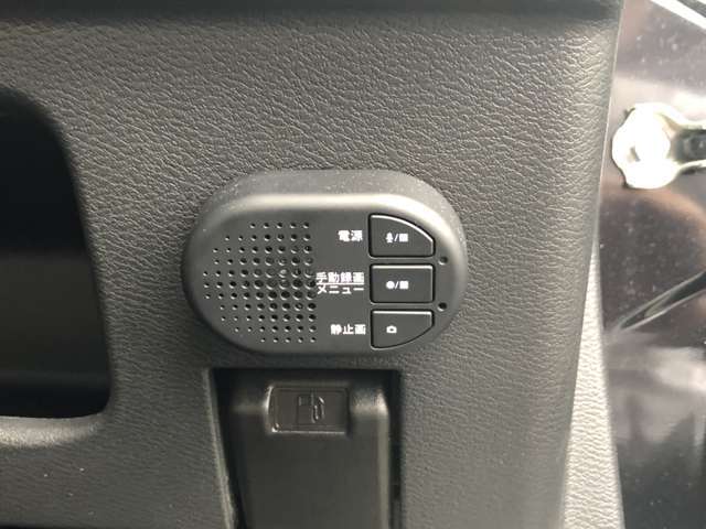 純正前方ドライブレコーダー。もしもの操作は運転席近くで手動撮影