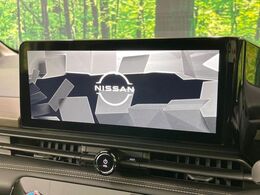 【大画面ナビ】人気の大型12インチナビを装備。存在感のある大画面はインパクト大！ナビ利用時のマップ表示は見やすく、テレビやDVDは臨場感がアップ！いつものドライブがグッと楽しくなります♪