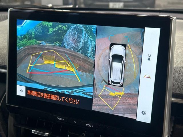 【パノラミックビューモニター】専用のカメラにより、上から見下ろしたような視点で360度クルマの周囲を確認することができます☆死角部分も確認しやすく、狭い場所での切り返しや駐車もスムーズに行えます。