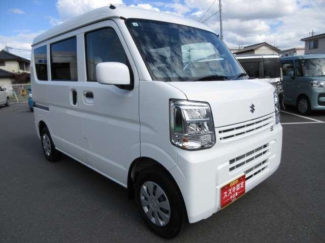 右前方より撮影☆無料保証付き販売車です！ ☆全国どこへでも！ 陸送可能(有料)ですので、県外の方も是非ご相談ください！