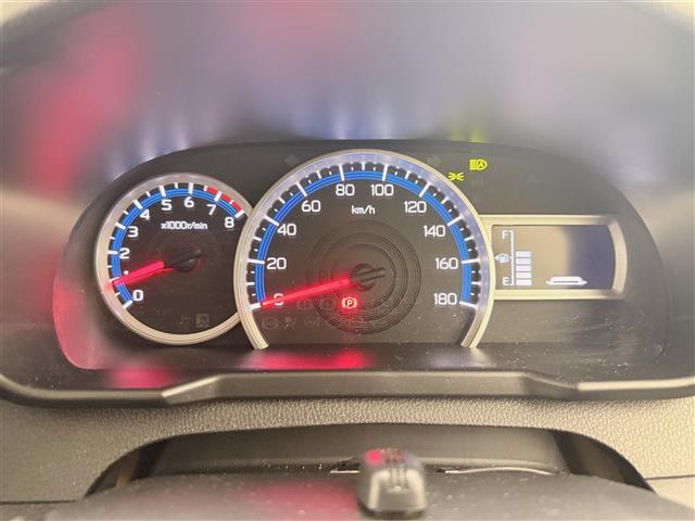 【スピードメーター】メーターがシンプルで見やすく運転しやすいですね！