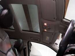 パノラミクスライディングルーフ