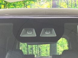 【スマートアシスト】走行中に前方の車両等を認識し、衝突しそうな時は警報とブレーキで衝突回避と被害軽減をアシスト。より安全にドライブをお楽しみいただけます。