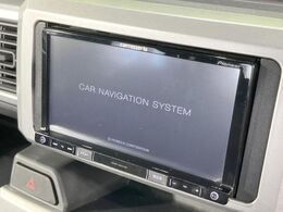 【ナビゲーション】目的地までしっかり案内してくれる使いやすいナビ。Bluetooth接続すればお持ちのスマホやMP3プレイヤーの音楽を再生可能！毎日の運転がさらに楽しくなります！！