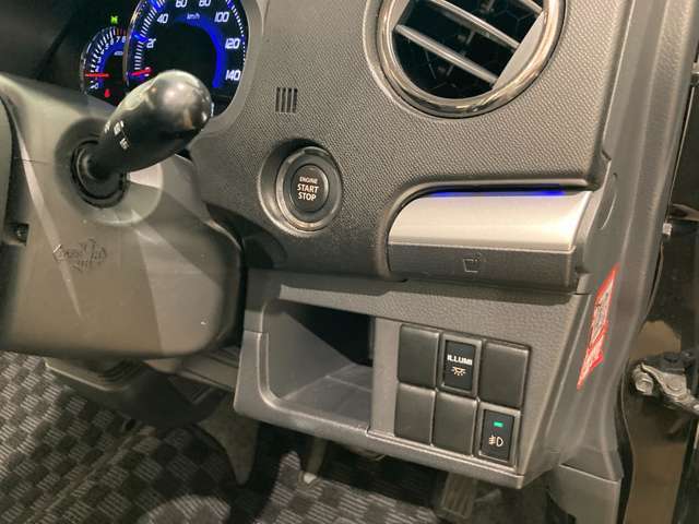 便利なスマートキーとプッシュスタート付