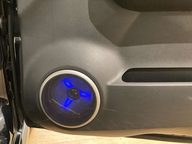 入庫時には丁寧に商品化仕上げを行っています。納車前には更にスタッフによってピカピカに仕上げた上でご納車致します。オプションでガラスボディーコーティングなどおすすめ品も格安で承ります。