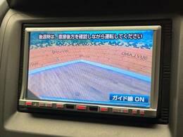 【バックカメラ】駐車時に後方がリアルタイム映像で確認できます。大型商業施設や立体駐車場での駐車時や、夜間のバック時に大活躍！運転スキルに関わらず、今や必須となった装備のひとつです！