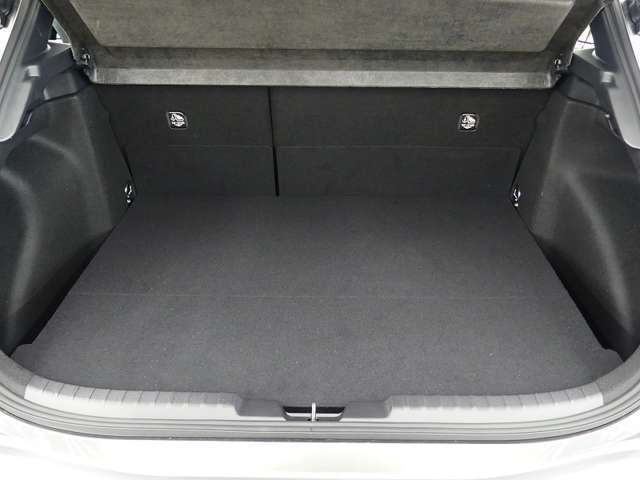 トノカバーが取り外し可能ですので、大きなサイズの荷物を載せる事も可能です！ゴルフバックも容易に乗ります！