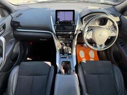 【室内】コックピット。車内もキレイで嫌な臭いもありません！ご納車後の臭いが付きにくくなる「空気触媒コーティング」もあります。