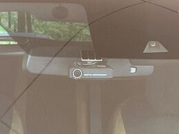 【ドライブレコーダー】安心・安全なカーライフに必須のドライブレコーダーを装備！走行中はもちろん、あおり運転や事故に遭遇した際の状況も映像で記録し、万一のリスクに備えます。