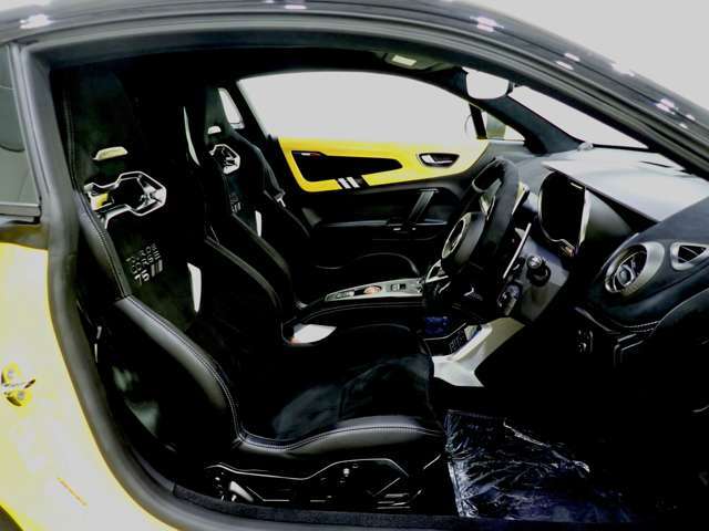 日本全国ご自宅前までご納車致します。陸送会社のプロフェッショナルが全国のご自宅前までしっかりと安全にお車をお持ち致します。