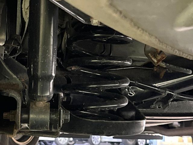 お車を安心してお乗りいただく為には、足回りの定期点検が欠かせません。サービスサポート（有償保証）では無料点検もご提供しており、安心のカーライフをお過ごしいただけるサポート体制が整っています。