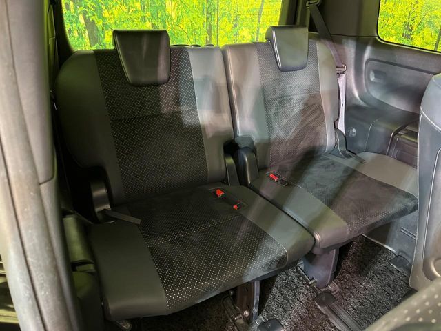 3列目シートはもちろん状態良好☆大人でもゆったりと座って頂けますので、大人数でのお出かけもラクラクです♪ご家族で、気の知れた仲間で、ドライブに行くのが楽しみですね♪