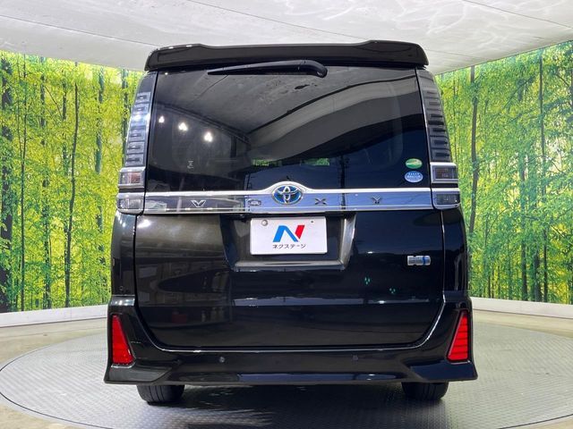 安心の最長10年・走行無制限保証（有償）をご用意。保証内容も充実はもちろん、無料点検＆オイル交換や、年中無休の全国・24時間ロードサービスも付帯されておりますのでご安心下さい。