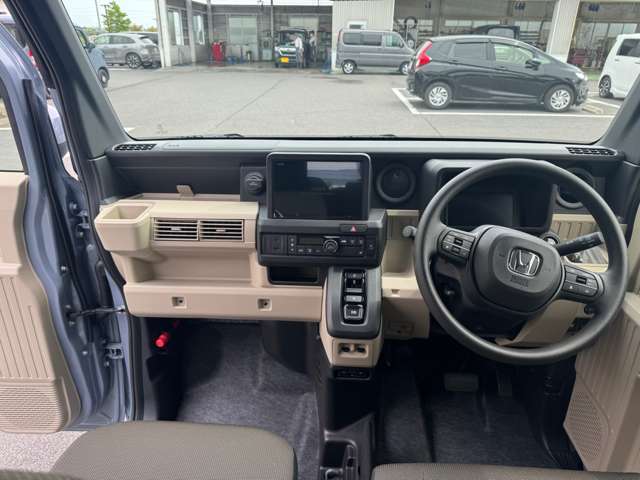 当店試乗車　距離少なめ　新車保証あり　おすすめの一台です♪