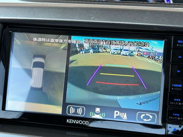 全方位モニター。上空から見下ろしているかのような映像を映し出して周囲を確認し、スムースな駐車をアシストします。