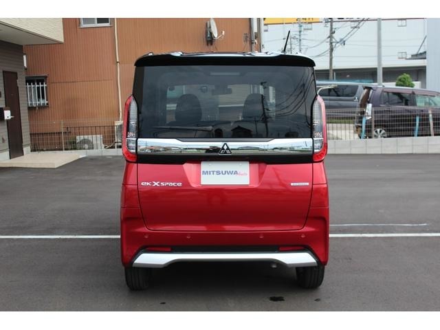 荷室の開口幅は1050mmで、開口部の地上高は610mm（FF車は590mm）。リアシートを一番前までスライドした時の床面長は従来モデルよりも208mm長い676mm。