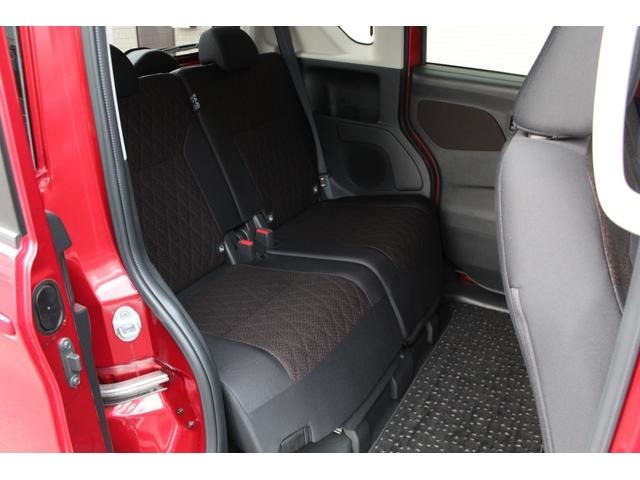 後席のスライド幅は先代モデルよりも60mm拡大して320mmに。それに伴い足元空間の最大値も先代モデル比で＋148mmの394mmに拡大！