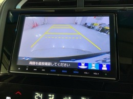 リバースギアに入れるだけで後方の表示へ切り替わります。夜間や雨の日の駐車も楽になりますよ。