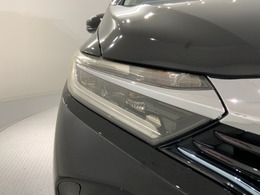 LEDヘッドライトは、点灯の瞬間から最大光量を発揮し、突然暗くなるトンネルなどでの安定感を高めます。