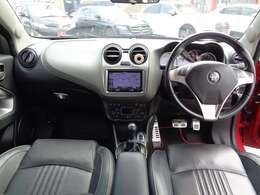 車内のインパネ全体です。