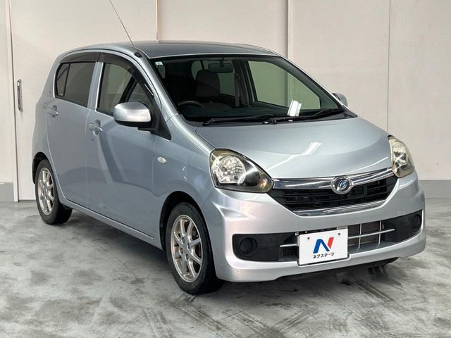 大好評のボディコーティング「弾スプラッシュコート」もご納車までに施工可能。通常のガラスコートと異なる、耐久年数6年の無機質ガラスコーティングが、ボディをキレイな状態に保ってくれます。