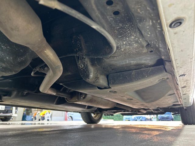 お車を安心してお乗りいただく為には、足回りの定期点検が欠かせません。サービスサポート（有償保証）では無料点検もご提供しており、安心のカーライフをお過ごしいただけるサポート体制が整っています。