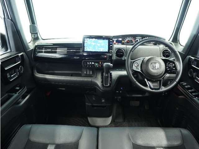 視界広々で運転しやすくロングドライブでも疲れを感じさせないすっきりとまとまったインパネ周りです。