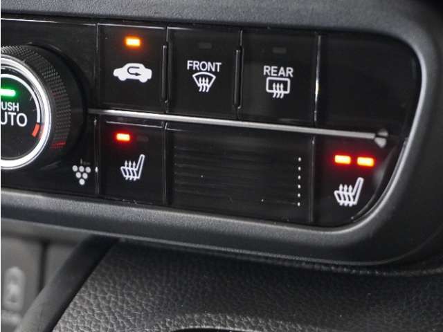 ◆シートヒーター装備◆　寒い季節にピッタリなのが、このシートヒーター！寒い季節もシートヒーターが体を温めてくれます。寒い季節もドライブが楽しくなります。