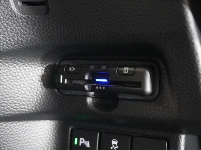 今や必需品の◆ETC車載器　装備車◆　有料道路を利用する際にスムースに通過でき、わずらわしい料金支払いから開放されます！