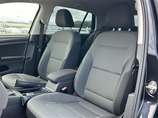 店舗にて現車の確認もいただけますので、お電話で在庫のご確認の上、是非ガリバー黒部店までご来店くださいませ！！！