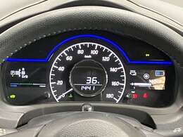 【メーター】電気走行中か充電中か一目で分るメーターです！エンジン始動したか分らない時は左下の緑の車ランプが点灯してるかが目印です！