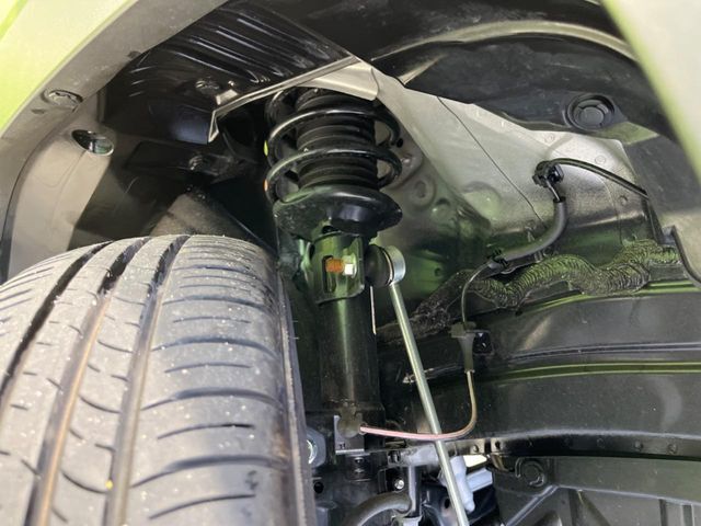 お車を安心してお乗りいただく為には、足回りの定期点検が欠かせません。サービスサポート（有償保証）では無料点検もご提供しており、安心のカーライフをお過ごしいただけるサポート体制が整っています。