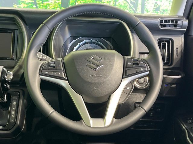【純正革巻きステアリング】上質な革を使用することで、手にしっかり馴染みとても運転しやすいハンドルです♪