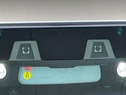 【スズキ　セーフティサポート】走行中に前方の車両等を認識し、衝突しそうな時は警報とブレーキで衝突回避と被害軽減をアシスト。より安全にドライブをお楽しみいただけます。