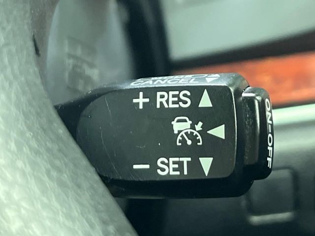【レーダークルーズコントロール】高速道路での長距離走行が楽に！！自動で速度を保つクルーズコントロールが、衝突軽減システムと連携し、前方の車両を感知して車間を保つように速度調節してくれます！！