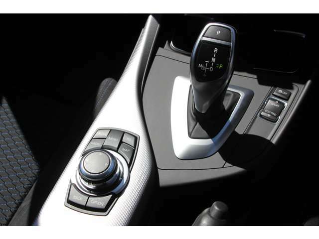 8速AT電子シフト搭載！オートマ段数は8速に！燃費とパフォーマンスを両立しております！BMWテクノロジーの詰まったユニットです！