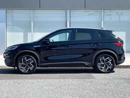 BYD電気自動車の心臓部は、リン酸鉄リチウムイオンバッテリーを採用した「ブレードバッテリー」であり、従来の3元バッテリーよりも、高寿命・高い安全性・長い航続距離を実現致しました。