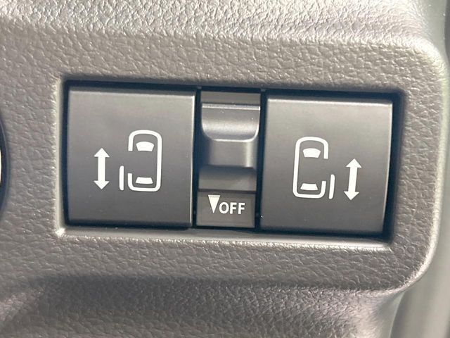 【両側パワースライドドア】スマートキーや運転席のスイッチで後席両側スライドドアの開閉が可能♪電動だから力を入れてドアを開ける必要が無く、小さなお子様でも簡単に開け閉めでき快適です♪