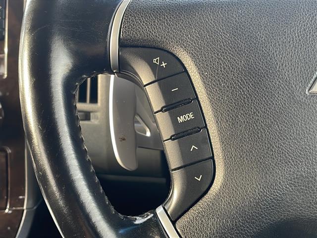 【ステアリングスイッチ】運転中に目線を下げることなく、ナビ操作・音量調節ができる機能です♪