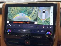 【パノラミックビューモニター】専用のカメラにより、上から見下ろしたような視点で360度クルマの周囲を確認することができます☆縦列駐車や幅寄せ時に活躍してくれます♪