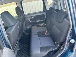 【車内清掃】お客様に気持ちよく見て頂けるよう展示車両は常に綺麗に仕上げております！