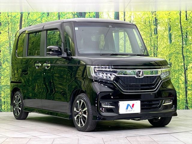 大好評のボディコーティング「弾スプラッシュコート」もご納車までに施工可能。通常のガラスコートと異なる、耐久年数6年の無機質ガラスコーティングが、ボディをキレイな状態に保ってくれます。